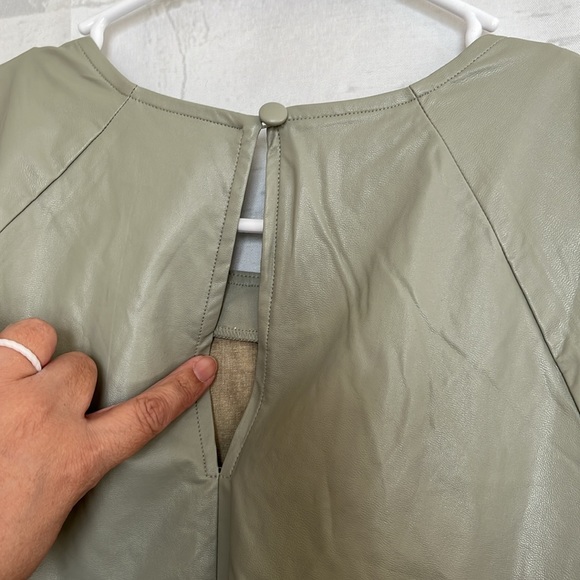 NWT Prologue Light Sage Green Short Sleeve Top Faux Leather Size M - Picture 9 of 15